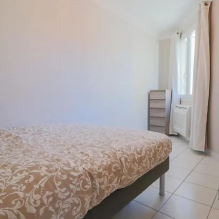 Апартаменты Charming Close To The Sea